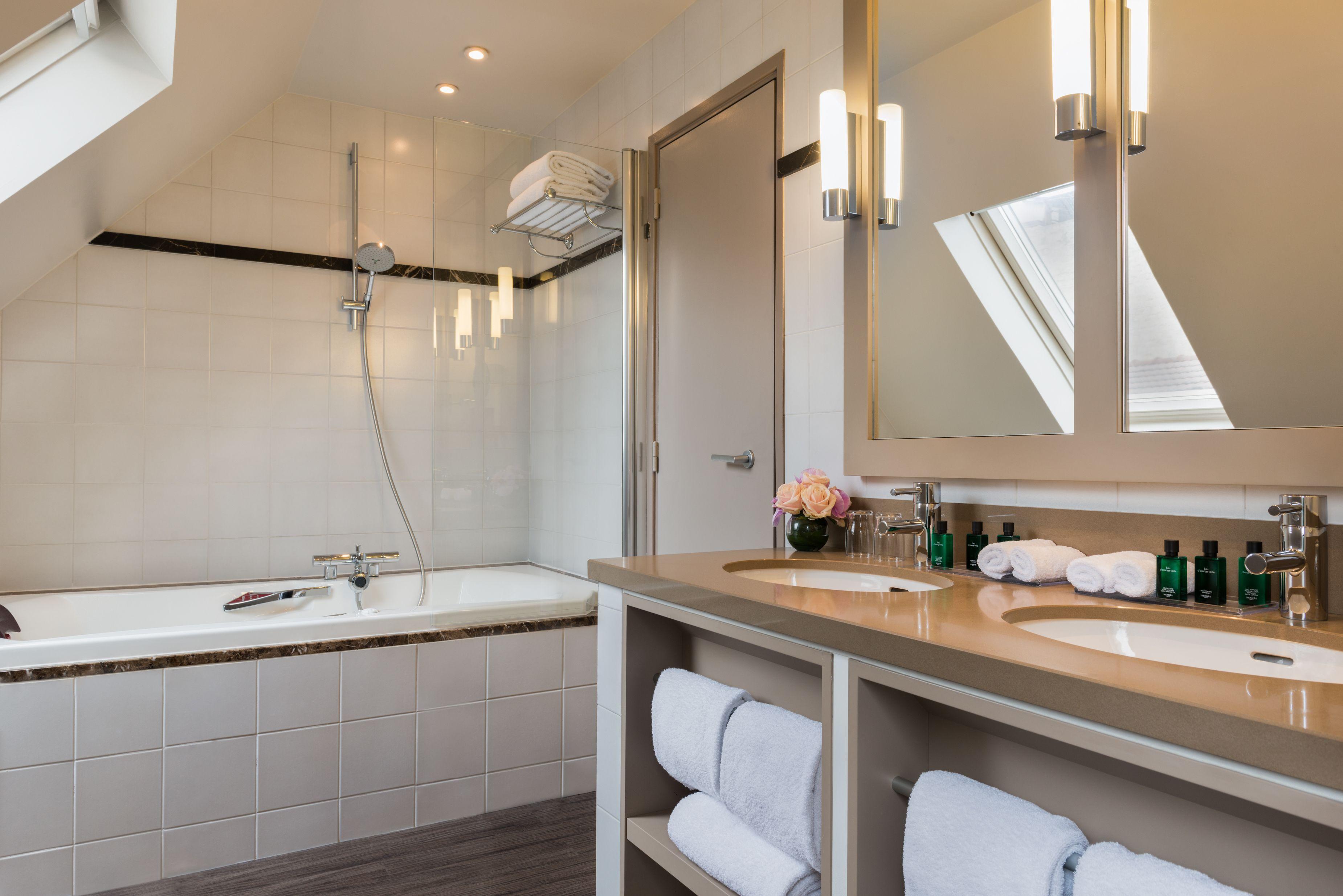 Le Tourville By Inwood